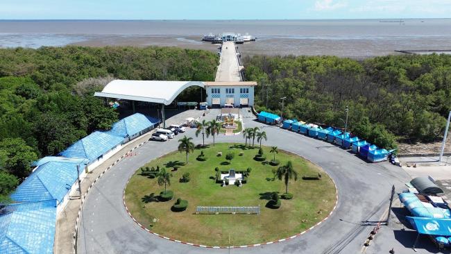 The Royal Thai Army Nature Education Center (Bang Pu)