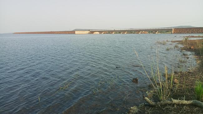 Vue de la cuvette du barrage