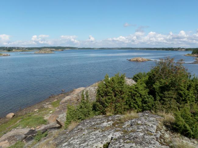 Kurefjorden, Rock skerries in the background.