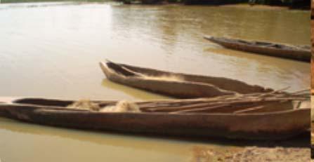 Pirogues traditionnelles au lac Wegnia