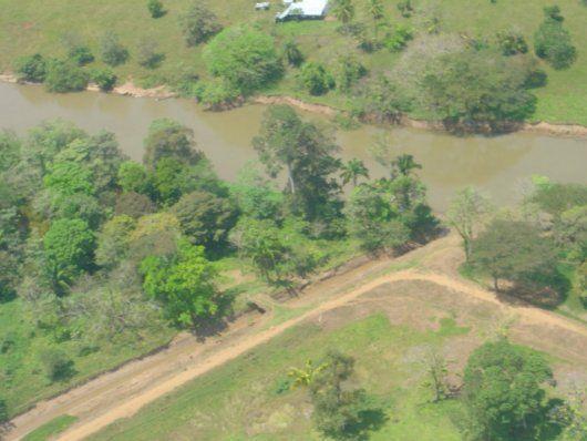 Los drenajes se canalizan de vuelta al Río Frío