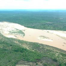 La fleuve Manambolo, adjacente au site Ambondrobe