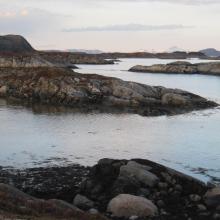 The islets and skerries found just outside Kalvøya.