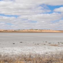 Panorámica de la laguna de El Hito en verano